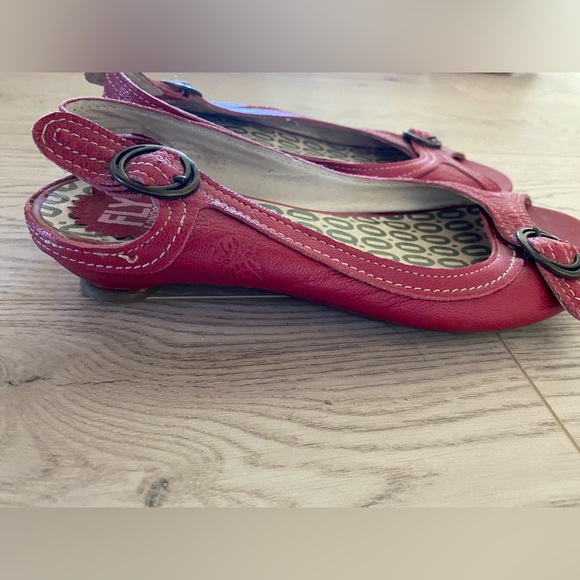 Ladies Preloved Fly London Sandal. Color Red. Size 37 - Picture 2 of 4